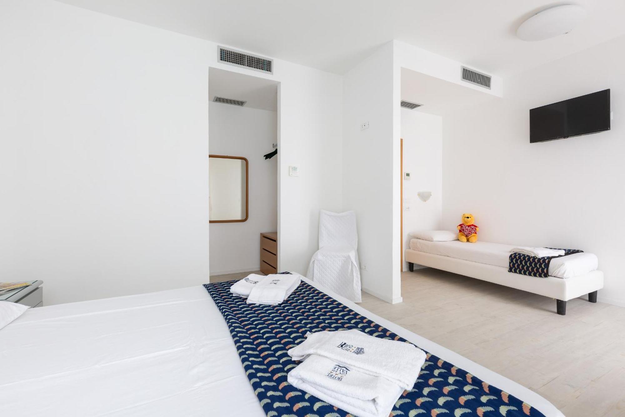 Triple Room,823443740:JPEG